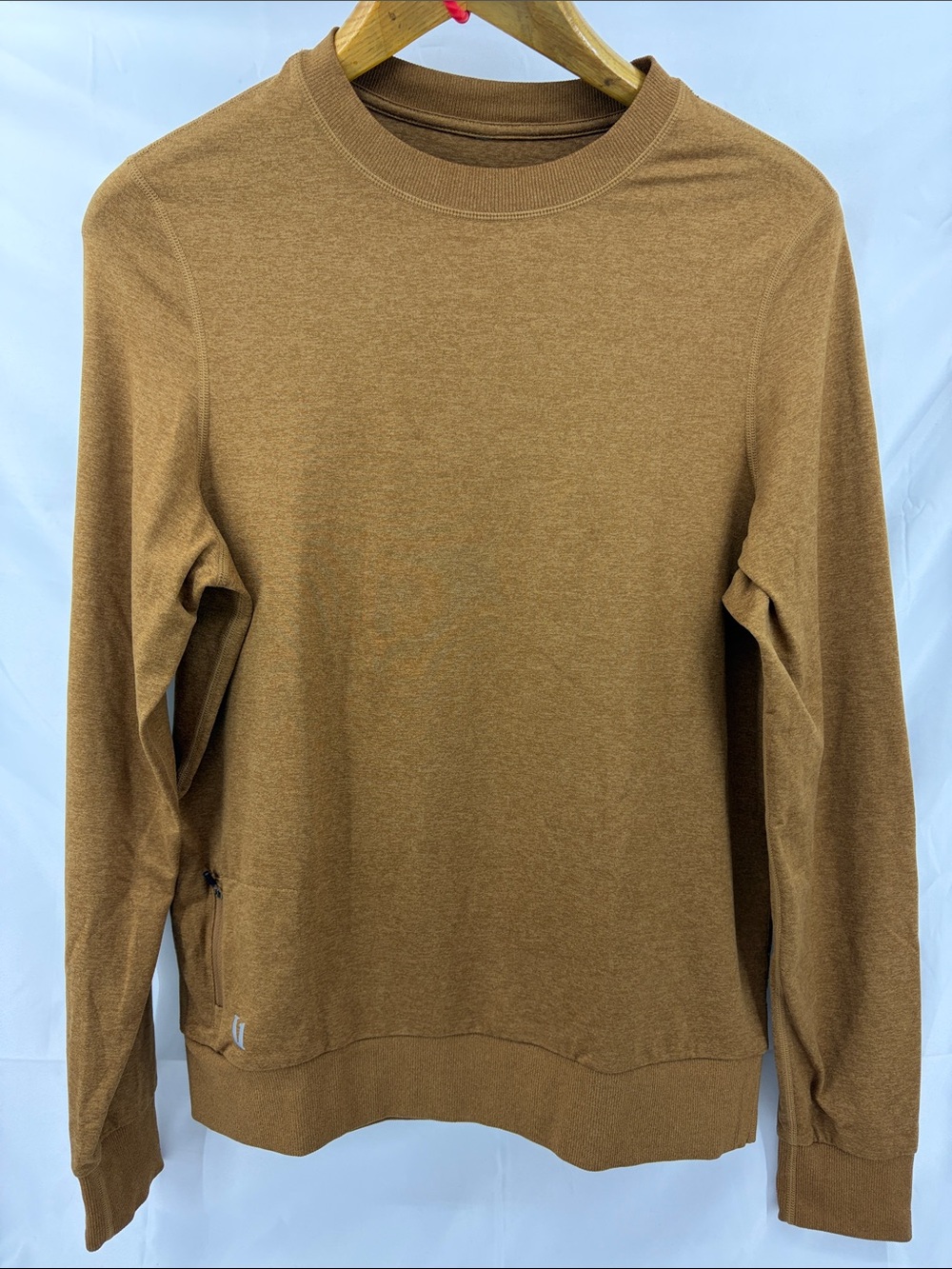 Vuori Mens Ponto Performance Crew Sweater in Autumn Gold, Buttery Soft, est sz M